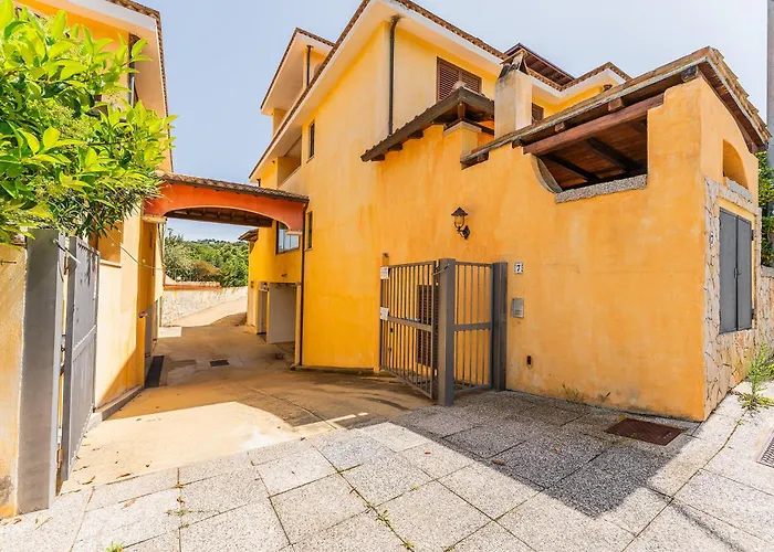 בית נופש Airin House With Garden, Center Southsardiniaholidays